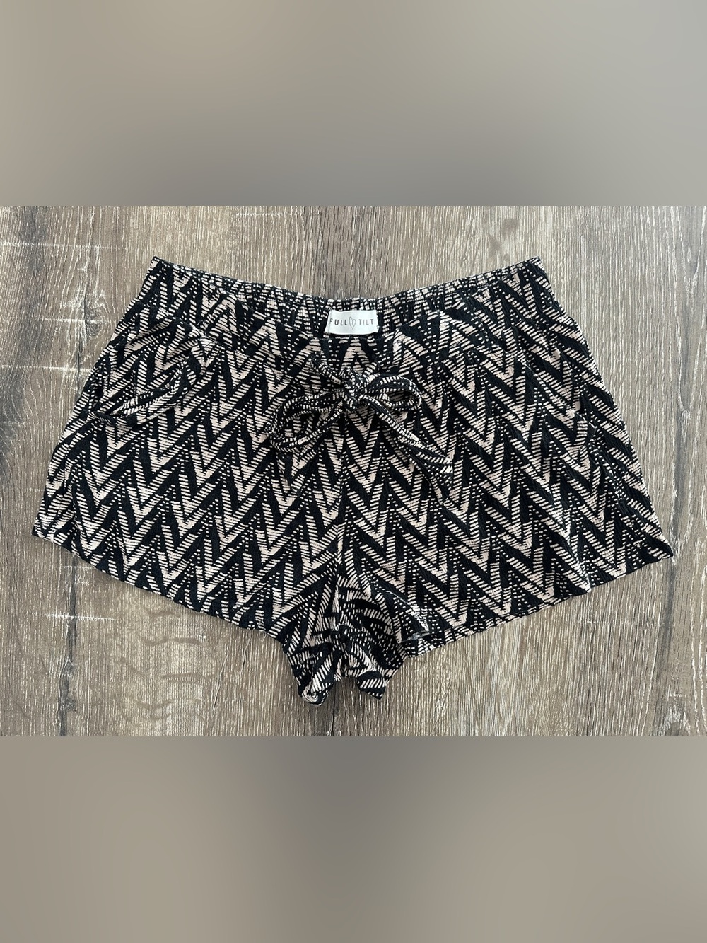 Full Tilt - Black & Cream Zigzag Drawstring Shorts - Size S